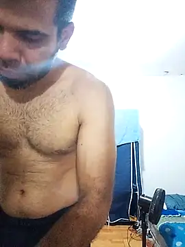 Snapshot of thom_1 chatting on 02-21-26, 01:28 thom 1 online show from 02-21-26, 01:28