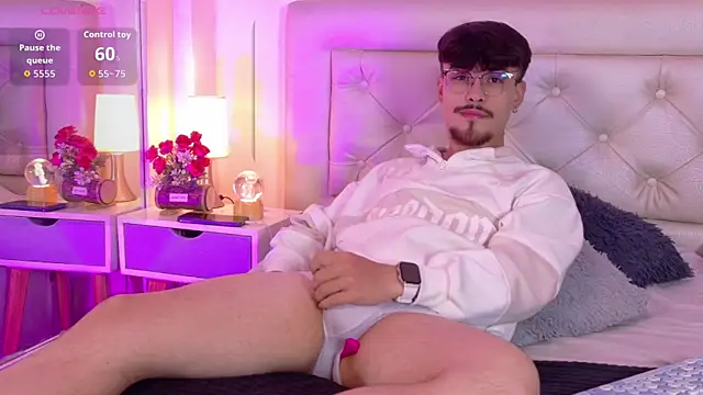 Aiden Gray online show from 06-08-26, 10:43