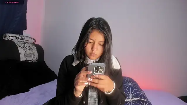 Snapshot of Sharlottee__ chatting on 02-03-26, 05:05 Sharlottee online show from 02-03-26, 05:05