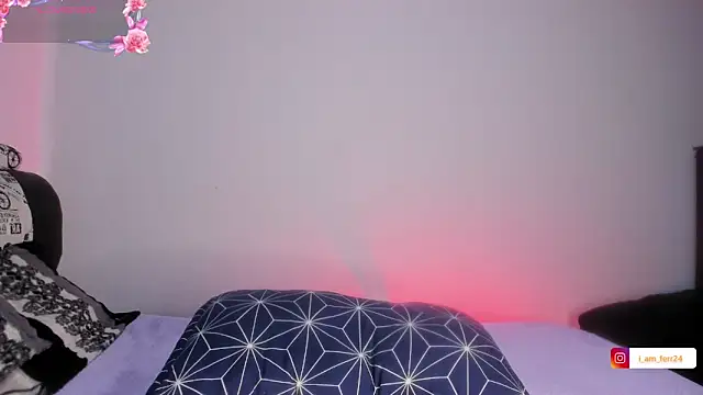 Snapshot of Sharlottee__ chatting on 02-13-26, 08:10 Sharlottee online show from 02-13-26, 08:10