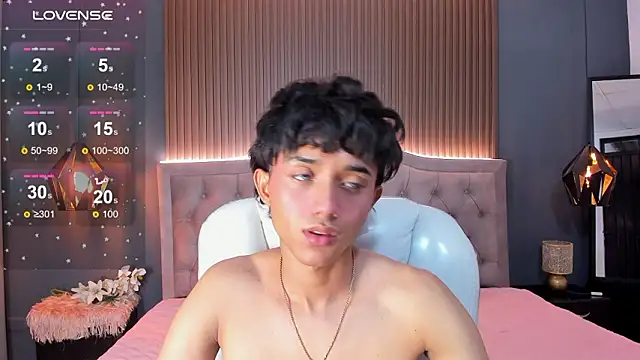 Snapshot of Noa_03 chatting on 02-10-26, 01:48 Noa 03 online show from 02-10-26, 01:48