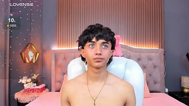 Snapshot of Noa_03 chatting on 02-17-26, 02:13 Noa 03 online show from 02-17-26, 02:13