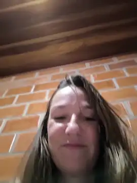 Snapshot of Loirinha_surf chatting on 02-20-26, 04:31 Loirinha surf online show from 02-20-26, 04:31