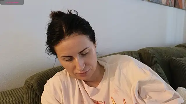 Snapshot of ViolettBaby chatting on 02-08-26, 06:22 ViolettBaby online show from 02-08-26, 06:22