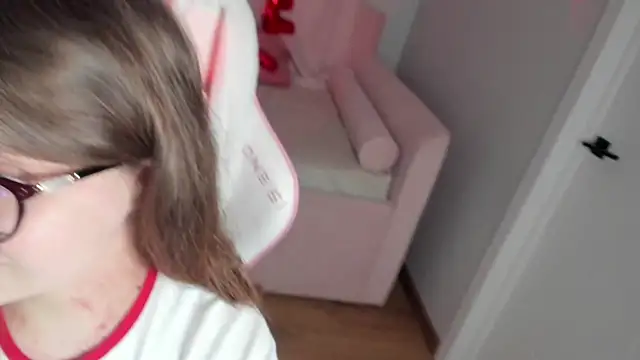 Snapshot of ChloeHalses chatting on 02-17-26, 05:15 ChloeHalses online show from 02-17-26, 05:15