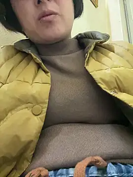 Snapshot of Anna-222 chatting on 02-09-26, 02:43 Anna-222 online show from 02-09-26, 02:43