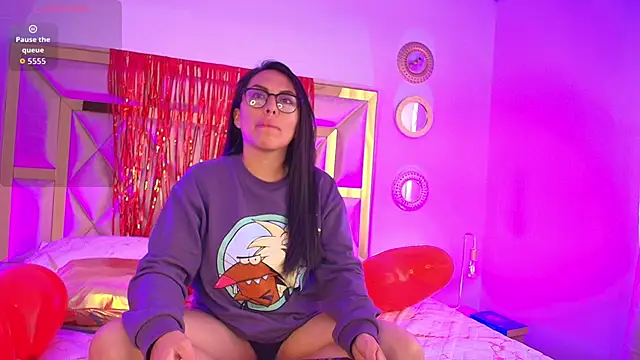 Snapshot of Emma_Sanz__ chatting on 02-11-26, 01:38 Emma Sanz online show from 02-11-26, 01:38