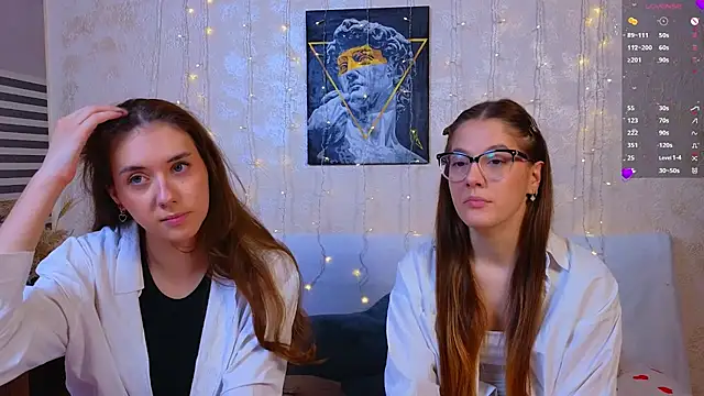 Snapshot of MelanieTwice chatting on 02-18-26, 11:39 MelanieTwice online show from 02-18-26, 11:39