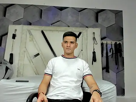 Snapshot of GoldenBoyM chatting on 04-25-26, 03:20 GoldenBoyM online show from 04-25-26, 03:20