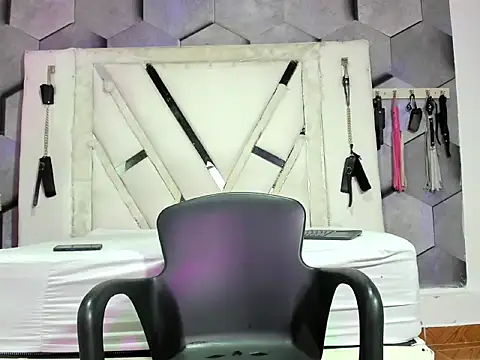 Snapshot of GoldenBoyM chatting on 05-01-26, 03:22 GoldenBoyM online show from 05-01-26, 03:22