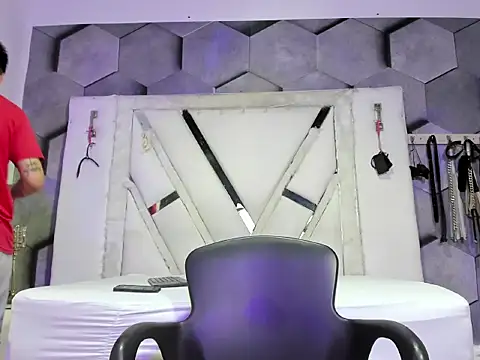 Snapshot of GoldenBoyM chatting on 05-07-26, 03:23 GoldenBoyM online show from 05-07-26, 03:23