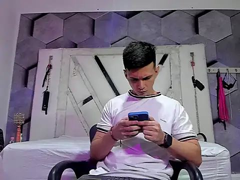 Snapshot of GoldenBoyM chatting on 05-26-26, 03:35 GoldenBoyM online show from 05-26-26, 03:35