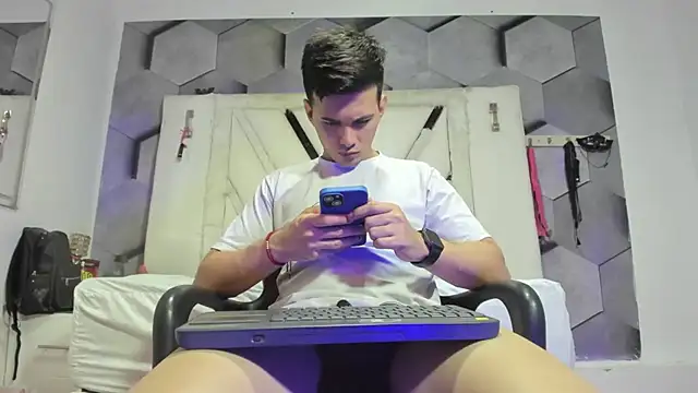 Snapshot of GoldenBoyM chatting on 07-16-26, 03:34 GoldenBoyM online show from 07-16-26, 03:34