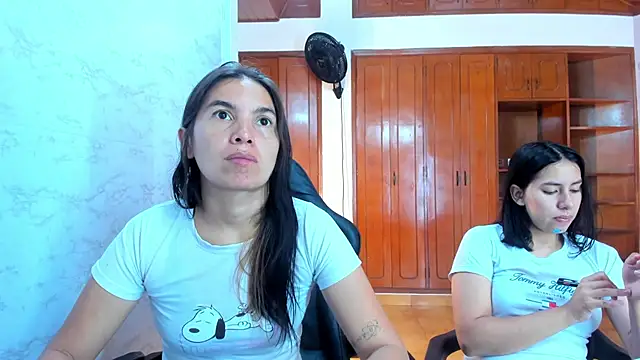 Emily and Soffy online show from 04-10-26, 12:10