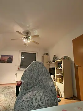 Snapshot of mad_girlygirl chatting on 02-15-26, 08:27 mad girlygirl online show from 02-15-26, 08:27