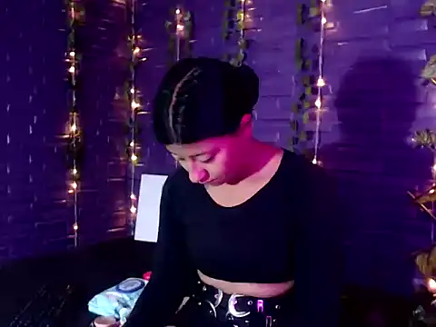 Snapshot of Vaneline2 chatting on 04-21-26, 03:39 Vaneline2 online show from 04-21-26, 03:39