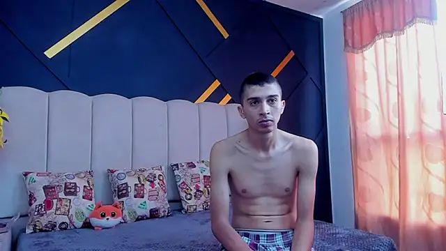 Snapshot of MiaANDrony chatting on 02-21-26, 12:39 MiaANDrony online show from 02-21-26, 12:39