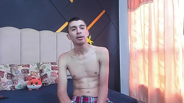 Snapshot of MiaANDrony chatting on 02-25-26, 12:59 MiaANDrony online show from 02-25-26, 12:59