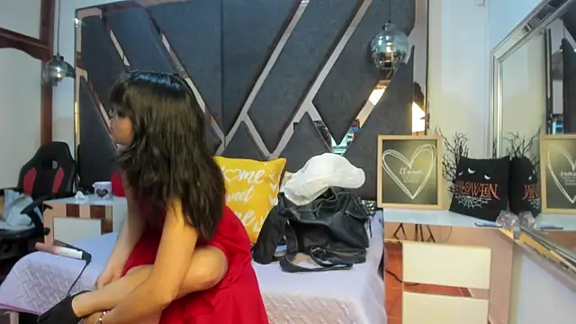 Snapshot of Maggyx chatting on 02-14-26, 01:41 Maggyx online show from 02-14-26, 01:41