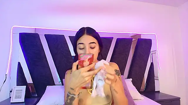 Snapshot of sophia_love__ chatting on 02-11-26, 01:38 sophia love online show from 02-11-26, 01:38