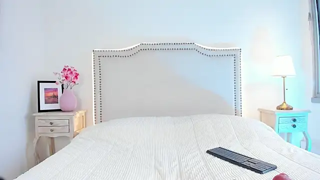 Snapshot of Charlote_Harper chatting on 02-15-26, 06:26 Charlote Harper online show from 02-15-26, 06:26