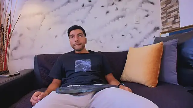 Max Hornye online show from 04-17-26, 06:55