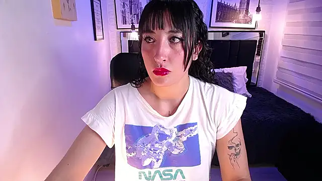 Snapshot of ladyraing chatting on 02-26-26, 07:24 ladyraing online show from 02-26-26, 07:24