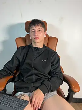 ARON LUXX online show from 04-07-26, 02:39