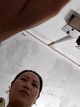 Jennie dogy online show from 04-15-26, 04:14