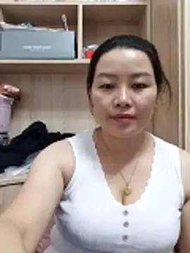Snapshot of Jennie_dogy chatting on 06-10-26, 02:12 Jennie dogy online show from 06-10-26, 02:12