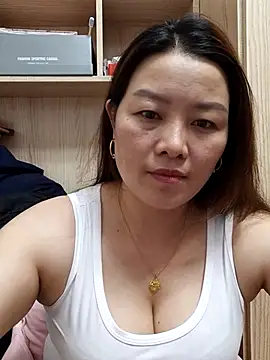 Snapshot of Jennie_dogy chatting on 06-12-26, 01:43 Jennie dogy online show from 06-12-26, 01:43