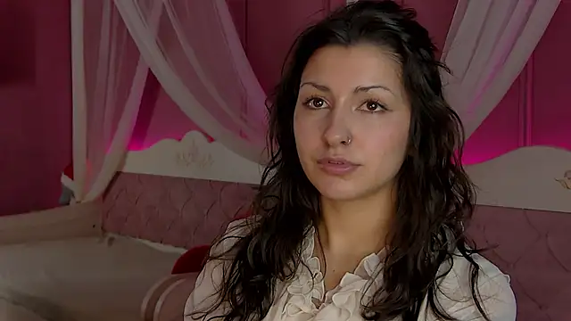 Snapshot of AngelaCox chatting on 02-06-26, 06:18 AngelaCox online show from 02-06-26, 06:18