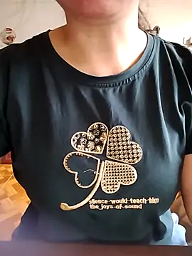 LiilyZi online show from 04-06-26, 01:47