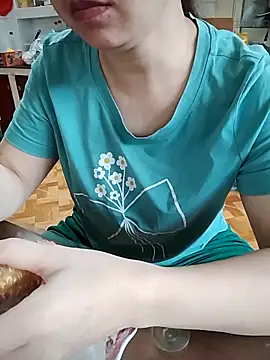 LiilyZi online show from 04-16-26, 01:28