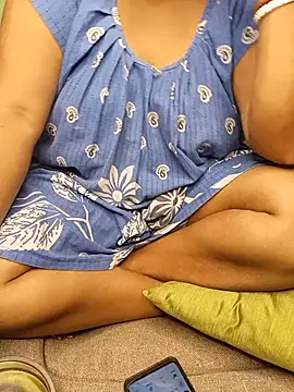 Snapshot of R_Queen chatting on 07-24-26, 05:49 R Queen online show from 07-24-26, 05:49