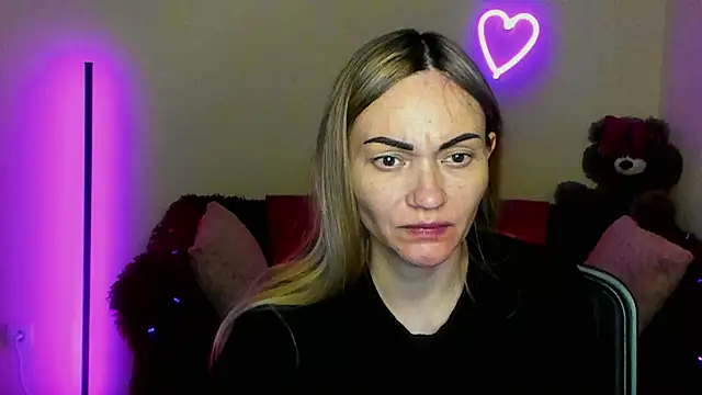 Snapshot of BlondMikey22 chatting on 04-18-26, 05:28 BlondMikey22 online show from 04-18-26, 05:28