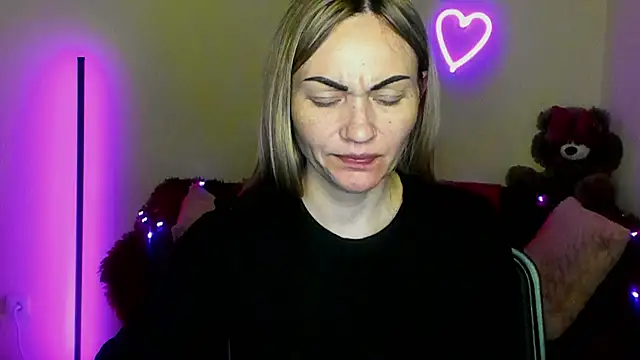 Snapshot of BlondMikey22 chatting on 04-18-26, 07:58 BlondMikey22 online show from 04-18-26, 07:58