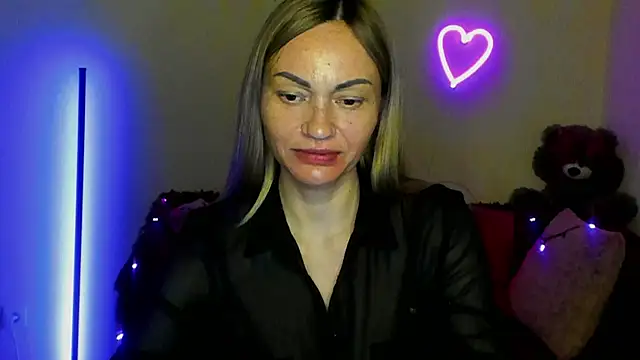 Snapshot of BlondMikey22 chatting on 05-11-26, 02:45 BlondMikey22 online show from 05-11-26, 02:45