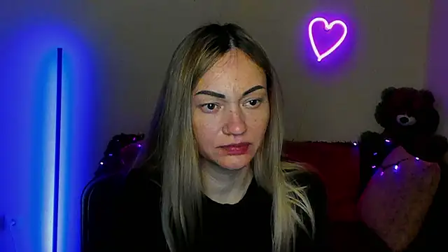 Snapshot of BlondMikey22 chatting on 05-16-26, 05:26 BlondMikey22 online show from 05-16-26, 05:26