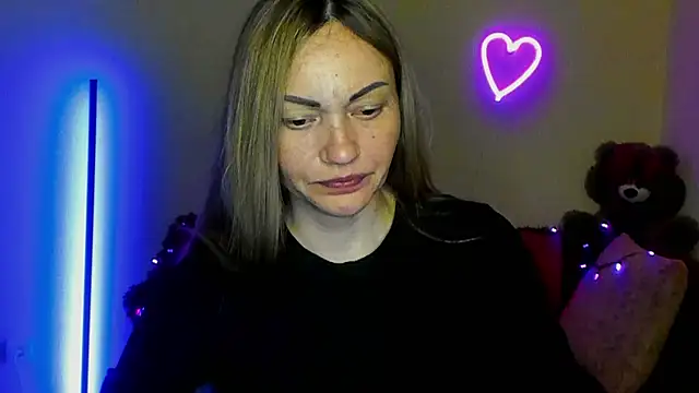 Snapshot of BlondMikey22 chatting on 05-20-26, 05:24 BlondMikey22 online show from 05-20-26, 05:24