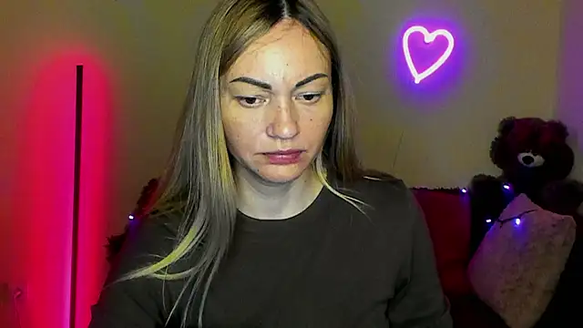 Snapshot of BlondMikey22 chatting on 05-21-26, 11:28 BlondMikey22 online show from 05-21-26, 11:28