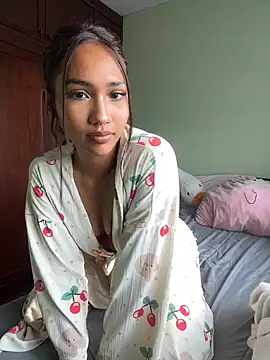 Snapshot of lyla_luv chatting on 02-06-26, 09:56 lyla luv online show from 02-06-26, 09:56