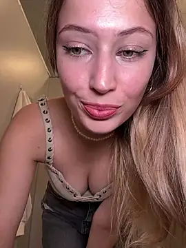 Snapshot of blonde_exe chatting on 07-03-26, 03:40 blonde exe online show from 07-03-26, 03:40