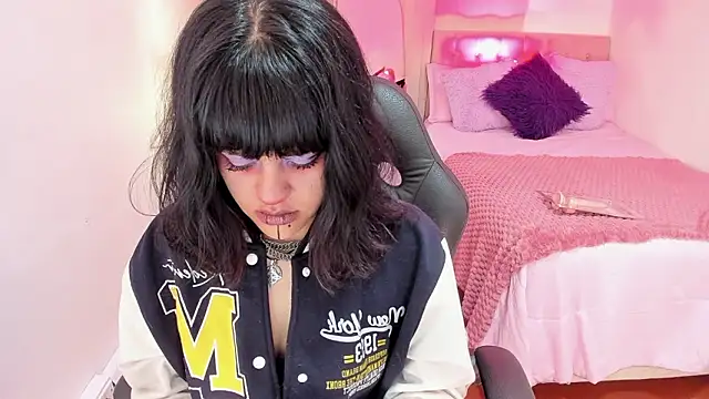 Snapshot of Nahemot_sadish chatting on 02-27-26, 12:05 Nahemot sadish online show from 02-27-26, 12:05