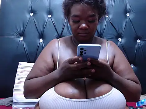 Snapshot of MissConniexxx chatting on 02-07-26, 02:04 MissConniexxx online show from 02-07-26, 02:04