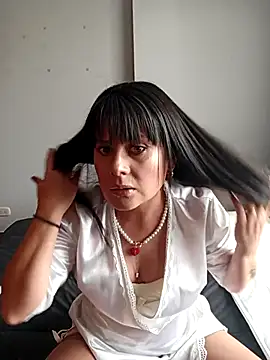 Snapshot of Lyonette_reading1 chatting on 02-06-26, 01:58 Lyonette reading1 online show from 02-06-26, 01:58