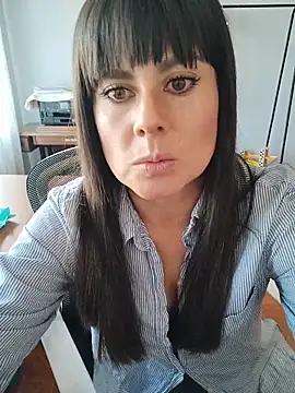 Snapshot of Lyonette_reading1 chatting on 02-20-26, 02:06 Lyonette reading1 online show from 02-20-26, 02:06