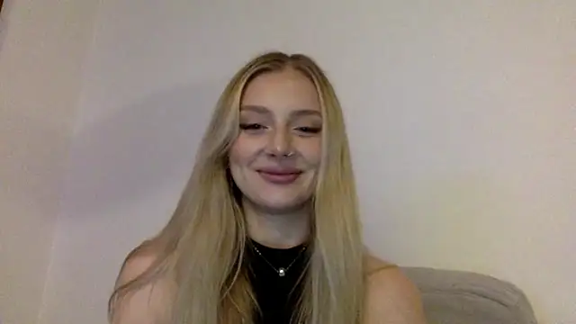 Snapshot of MayaWetDream chatting on 02-12-26, 08:48 MayaWetDream online show from 02-12-26, 08:48