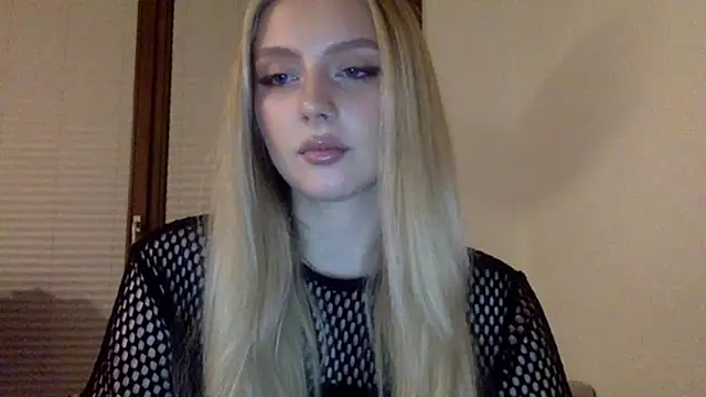 Snapshot of MayaWetDream chatting on 04-23-26, 08:11 MayaWetDream online show from 04-23-26, 08:11