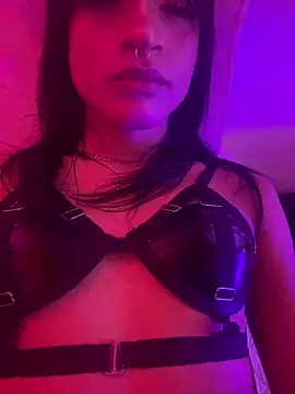 Snapshot of moonlyvelvet chatting on 02-16-26, 05:36 moonlyvelvet online show from 02-16-26, 05:36